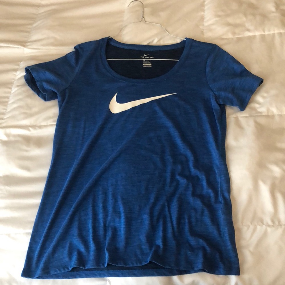 BRAND NEW Nike dry fit t-shirt